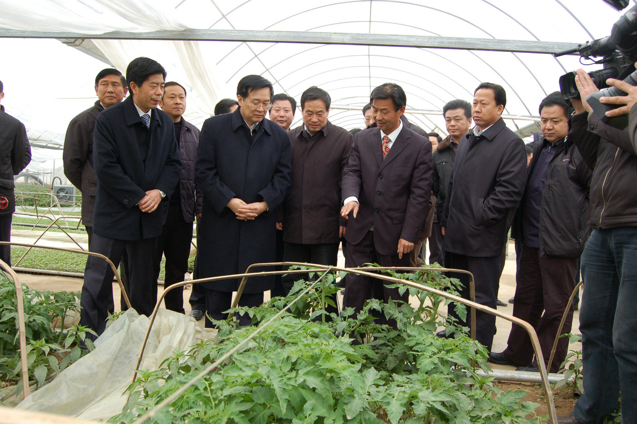 原中央政治局委员、湖北省省长王国生来公司基地视察指导工作